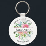 Rustic Chic Rosa Peony Blommigt Personlig Nyckelring<br><div class="desc">Rosa av den ryska chicen omges av löv och vinodling av grönt. Böndernas namn delar upp jordarna i hälften. Namn och bröllop står i böjd text ovanför briderna i ro och skrivs i böjd text nedan. Den här nyckelkedjan är en del av den Rosa Peony Bröllop-samlingen. Du kommer att hitta...</div>