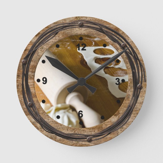 Rustic Cooking Clock Rund Klocka (Framsida)