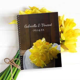 Rustic Daffodils och Barn Wood-Landsbyggsbröllop Anteckningsbok Med Spiral