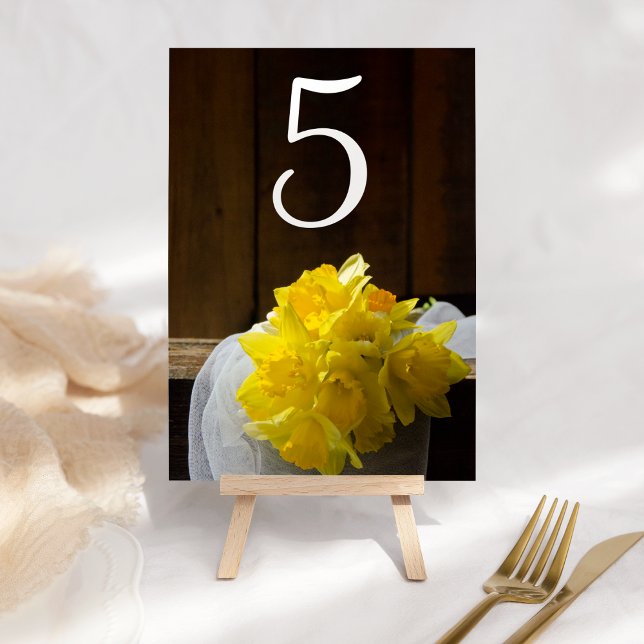 Rustic Daffodils och Barn Wood-Landsbyggsbröllop Bordsnummer (Skapare uppladdad)