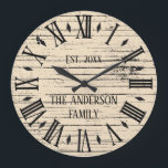 Rustic Distress Wood Family Namn Roman Numeral Stor Klocka<br><div class="desc">Den här vackra, unika personligen med en enda sort-design har en rustik, besvärad träbakgrund med din familj namn och ett år i svart typografi. Anpassa den här klockan genom att lägga till din egen personliga familjeinformation. Gör ett underbart bröllop, en årsdag eller en gåva till husuppvärmningen. Klicka på "Anpassa den...</div>