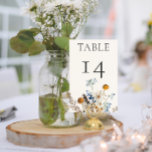 Rustic Dusty Blue Wildblommor & Daisy Bröllop Bordsnummer<br><div class="desc">Upptäck det vackra elegansmönstret med vårt bordsnummer i Rustic bröllop, där skönheten vid tidpunkter passar naturens ömtåliga nåd. Mot en pristinvit bakgrund bildas en handmålad vattenfärgad bukett som visar en harmonisk blandning av dammiga blå och mjuka gulter av vilda blommor, vid sidan av renheten hos vita daisy och ro. Som...</div>