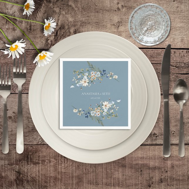 Rustic Dusty Blue Wildblommor & Daisy Bröllop Pappersservett (Rustic Dusty Blue Wildflowers & Daisies Wedding Cocktail Napkin)