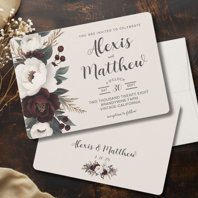 Rustic Elegance Burgundy Blommigt Bröllop Inbjudningar (Rustic Elegance Wedding Invitation, Country Fall, Shabby Chic Burgundy and Mocha)
