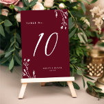 Rustic Elegant Burgundy Wildblommor Boho Bröllop Bordsnummer<br><div class="desc">Den här eleganten har ändå bröllop-bordsnumret en vacker burgundisk färg-bakgrund med handdragna vilda blommor och elegant-typografi i vitt. Utformningen är densamma på båda sidor. Se vår Rustic Wildblomsamling för att få information om hur du samordnar saker.</div>