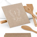 Rustic elegant namn kakelplatta<br><div class="desc">Anpassningsbar laurel monogrammed familje-namn och den etablerade chicen rustic land mörk beige burlap jute och vitskript keramiskt plattor av elegant-typ.        En modern keepsakgåva eller en hemdekalare för bröllop,  årsdagar,  hemmabruk,  familjeåterföreningar,  Thanksgiving,  jul eller andra tillfälle.</div>