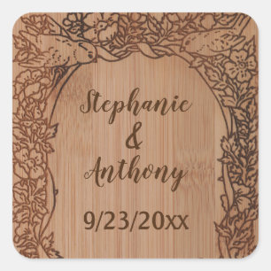Rustic Engraved Wood Bröllop Namn Blommigt Fyrkantigt Klistermärke