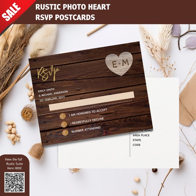 Rustic Engraved Wood Heart Monogram OSA Inbjudan Vykort (Skapare uppladdad)