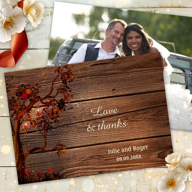 Rustic Fall Photo Bröllop - tackkort Tack Kort (Wedding Thank You card featuring an autumn tree with festive lanterns and roses on rustic wood)