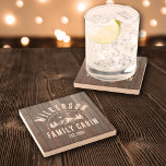 Rustic Family Namn Cabin Cottage Lodge Sjö House Stenunderlägg<br><div class="desc">Rustik modern sten underlägg med ett trendig skogsbergsområde med gräs träd,  skogen och fåglar omgivna av din anpassningsbar namn på tryckt mörk,  en personlighetsduglig namn av stugan,  stugan,  sjö hus eller något annat,  samt det år som fastställts.</div>