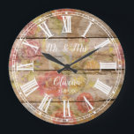 Rustic Farmhouse Blommigt Wood Roman Numeral Stor Klocka<br><div class="desc">- Herr och fru Hårdmeja! För jordbruksskiva,  med vintage illustration av romerska siffror ansikte klocka,  i vitt,  över blommigt trä struktur. Anpassa enkelt med namn,  datum och färg (text och ansikte-klocka) i familjen.</div>