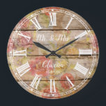 Rustic Farmhouse Blommigt Wood Roman Numeral Stor Klocka<br><div class="desc">- Herr och fru Hårdmeja! För jordbruksskiva,  med vintage illustration av romerska siffror ansikte klocka,  i vitt,  över blommigt trä struktur. Anpassa enkelt med namn,  datum och färg (text och ansikte-klocka) i familjen.</div>