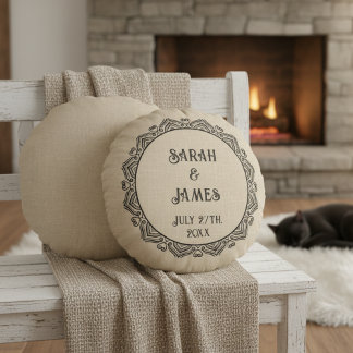 Rustic Farmhouse Bröllop Pillow med Namn Rund Kudde