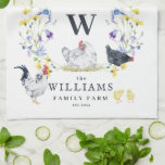 Rustic Farmhouse Chicken | Familj Namn Monogram Kökshandduk<br><div class="desc">Med vackra chickar och höns med rustika monogram. En perfekt biet av kollektiv konst för alla som föder upp kärlek och höns. Lägg till anpassningsbarnas ordalydelse i den här designen genom att använda rutorna "Redigera den här designmallen" på objektets höger eller klicka på den blå "Anpassa den" om du vill...</div>