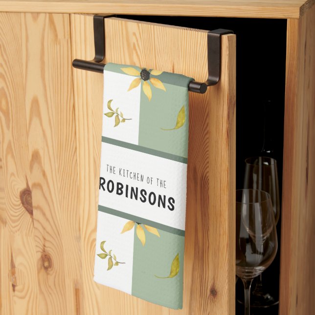 Rustic farmhouse grönt gingham blommigt monogramma kökshandduk (Thirds Fold)