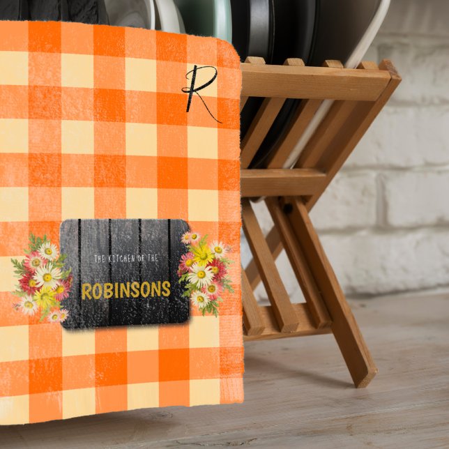 Rustic farmhouse orange gingham blommigt monogramm kökshandduk (Skapare uppladdad)