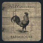 Rustic Farmhouse Tupp Barn Wood Family Namn Fyrkantigt Klistermärke<br><div class="desc">Rustic Farmhouse Tupp Barn Wood Family Namn Sticker - Perfekt för använda för privatpersoner eller företag. Vårt plågade jordbruksskidekal har en land tupp på ett nödlidande,  avvandrat barrträ. Sticker är personlig med namn,  EST-år och FARMHOUSE. Tecknet är en del av en samling. Designad av Beverly Arena-Bainbridge Homespun Cottage Designings</div>