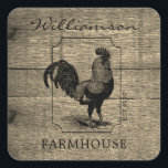 Rustic Farmhouse Tupp Barn Wood Family Namn Fyrkantigt Klistermärke<br><div class="desc">Rustic Farmhouse Tupp Barn Wood Family Namn Sticker - Perfekt för använda för privatpersoner eller företag. Vårt plågade jordbruksskidekal har en land tupp på ett nödlidande,  avvandrat barrträ. Sticker är personlig med namn,  EST-år och FARMHOUSE. Tecknet är en del av en samling. Designad av Beverly Arena-Bainbridge Homespun Cottage Designings</div>