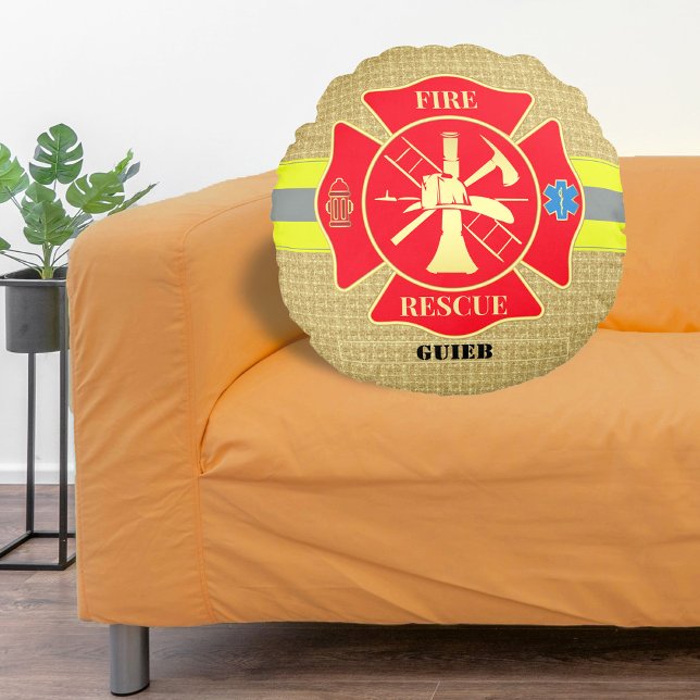 Rustic Firefighter Maltese Kor Bunker Gear Art Rund Kudde (Firefighter Fire Rescue Bunker Turnout Gear Custom Round Pillow)