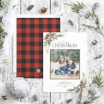 Rustic Forest Berry Pinecone Play Family Photo Julkort<br><div class="desc">Tittar du perfektens helgdag-kort för att skicka dina vänner och din familj? Titta bara på vårt Rustic Forest Berry Pinecone Plade-familjens fotojulkort! Detta festliga och moderna kort är perfektens sätt att önska era kära en lycklig-julhelg. Vattenfärgsbäret och gräs är både unika och vackra och kommer säkert att framträda bland alla...</div>