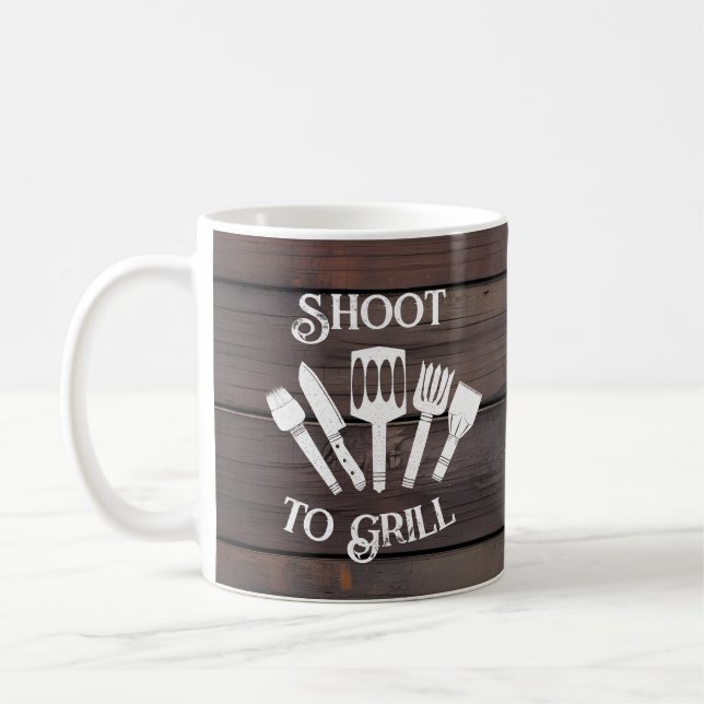 Rustic Funny Cooking Gift Manar-Shoot to Grill Kaffemugg (Vänster)