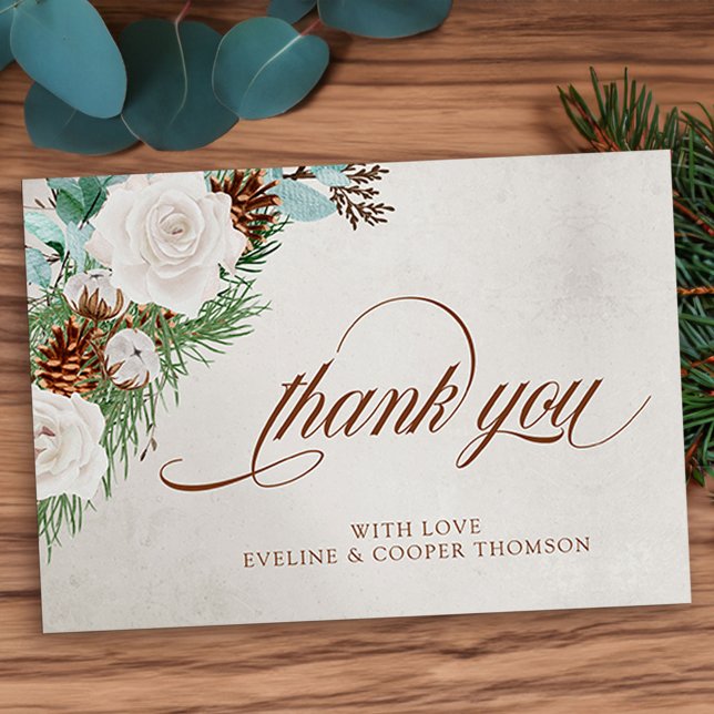 Rustic Gräs Cone och Winter Vit ros Tack Kort (Winter Wedding thank you card with elegant calligraphy, white roses, eucaluptus and pine)