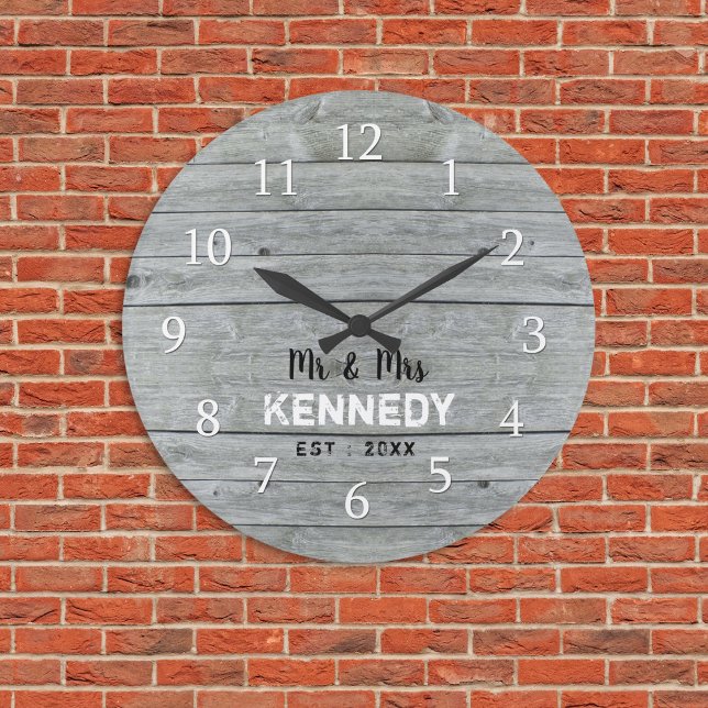 Rustic Grått Wood Couple Namn Bröllop-årsdagen  Stor Klocka (Rustic Gray Wood Couple Name Wedding Anniversary Large Clock)