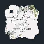 Rustic Greenery Monogram Bröllop Tack Gåvor Etiketter<br><div class="desc">Den här märkrn av anpassadet är designad för att koordinera med vår Boho Greenery Collection och har vattenfärgen eucalyptus grenar med kalligrafisk grafiktext,  parad med en klassserif i svart. Matchande objekt är tillgängliga.</div>