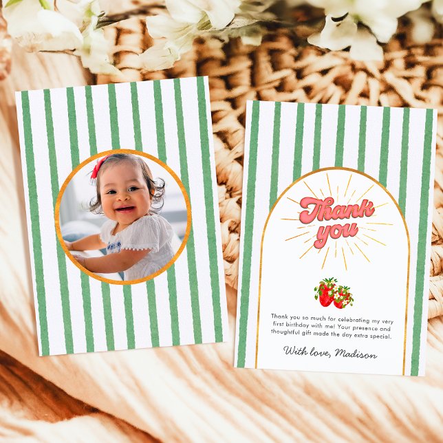 Rustic Grönt Guld White Birthday Photo Strawberry Tack Kort (Skapare uppladdad)