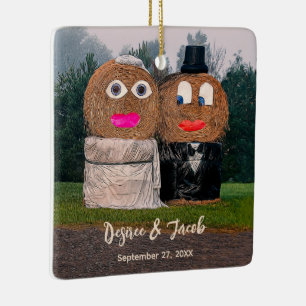 Rustic Hay Bale Funny Bride and Groom Julgransprydnad Keramik