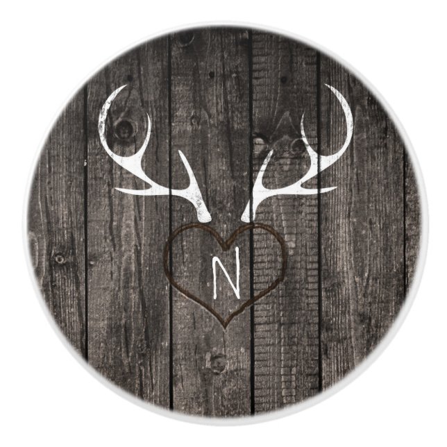 Rustic Hjort Antlers & Carved Heart Land Dresser Knopp (Framsidan)