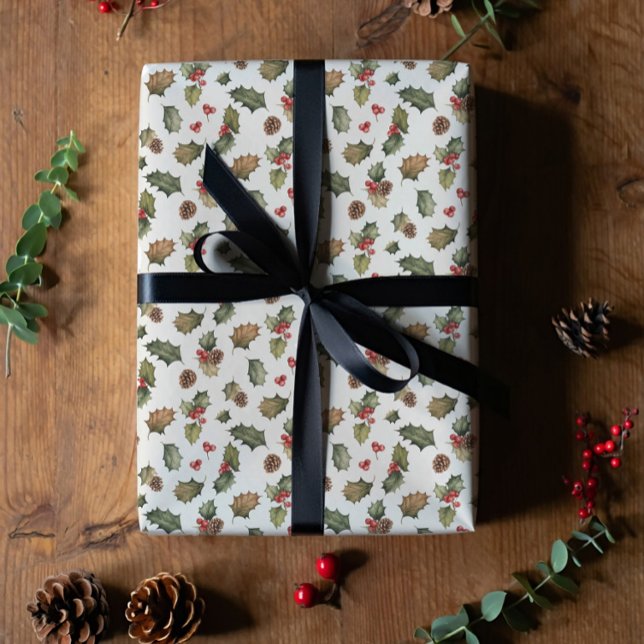Rustic holly and pine Christmas  Presentpapper (Skapare uppladdad)