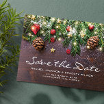 Rustic jul Bröllop spara datum Meddelande Vykort<br><div class="desc">Rustic land sparar datumet bröllop-vykort med mörk bakgrund,  festive julgran grenar,  red & guld träd dekorationer,  string twinkle ljus och en textmall som är lätt att anpassa.</div>