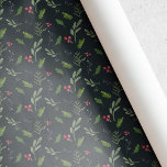 Rustic jul Greenery Presentpapper<br><div class="desc">Anpassningsbar-designad julomslutning papper med rustik julgräddning och rödbär på mörkens marinbakgrund färg.</div>