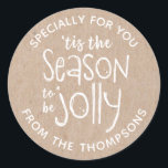 Rustic jul Sticker Runt Klistermärke<br><div class="desc">En roligt och juldekal för att dekorera dina gåvor. Dekalen har ord,  det är säsong då man sitter tillsammans med en rustik Kraft-papper bakgrund med vit typografi. Roligt till använda för julgranngåvor. Anpassa texten så att den blir din. Designad av Blackberry Boulevard.</div>