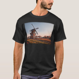 Rustic Kvarn och Tulip Fält Sunset T Shirt