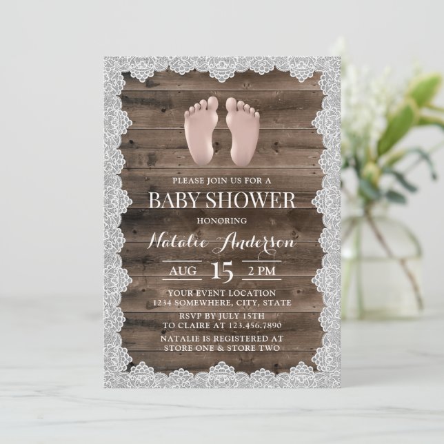 Rustic Laced Barn Wood Baby Feet Baby Shower Inbjudningar (Stående Fram)