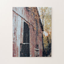 Rustic-ladan, inslagen i höstens gyllene hues