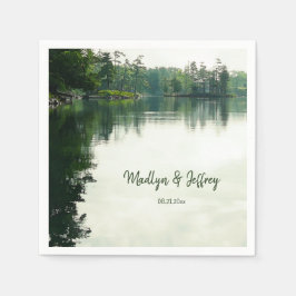 Rustic lakeside evergreens reflektion bröllop pappersservett