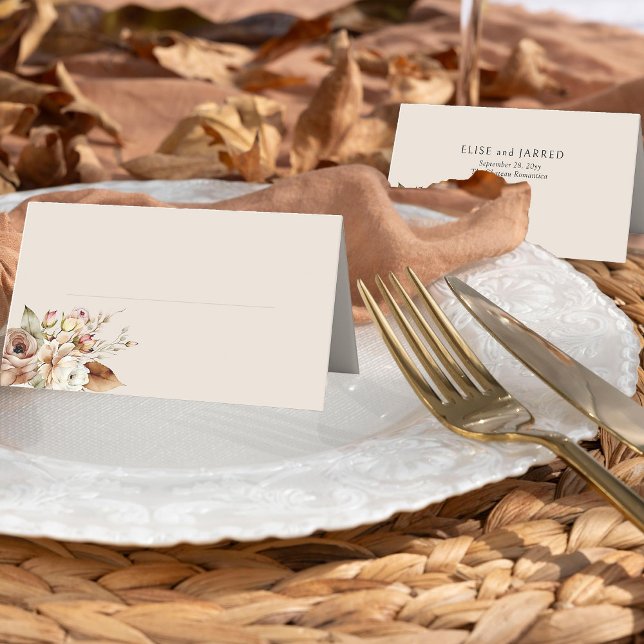 Rustic Land Brown Blommigt Bröllop Placeringskort (Wedding table place cards from Rustic Floral Brown Neutral Wedding Collection by Darling & May)