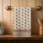 Rustic Land Checks Chicken Monogram | NAMN Kökshandduk<br><div class="desc">Underbar dekoration för kök i land har denna designuppsättning en bakgrund mönster med en kyckling och hennes chickar med en mocha brun land gingham check mönster på grund och röd accenttext där du kan lägga till din ursprungliga text, namn eller annan text (t.ex. "Chicken Mamma"). De gör underbara husuppvärmningar, bröllop,...</div>
