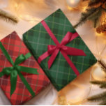 Rustic Land Grönt White & Black Play-jul Presentpapper<br><div class="desc">Snyggt och festlighet,  den här presentfigursättningen är perfektens sätt att figurera alla helgdag som du kommer att vara ge för i julhelg. Utformningen har flanelplattad grönt,  vit och svart tartan mönster.</div>