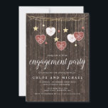 Rustic Land Heart Winter Förlovningsfest Inbjudningar<br><div class="desc">Fira en vinter-förlovning med den här inbjudan till land-förlovningsfesten. Röda och vita hjärtan som dekorerats med en guld-snöflinga häng från en vinrankad gren. Golden-stjärnorna är farliga mellan dem. Mörk som är inpassad med liten snöflingor är bakgrunden. Crisp White-text ger information om förlovningsfesten. Perfekt för ett traditionellt par i land. Under...</div>