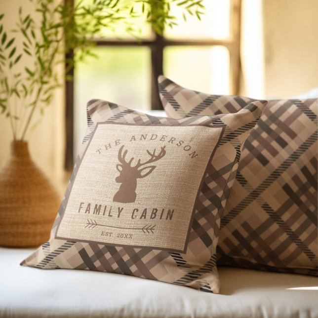 Rustic Land Namn Cabin i Skogen Kudde (Skapare uppladdad)