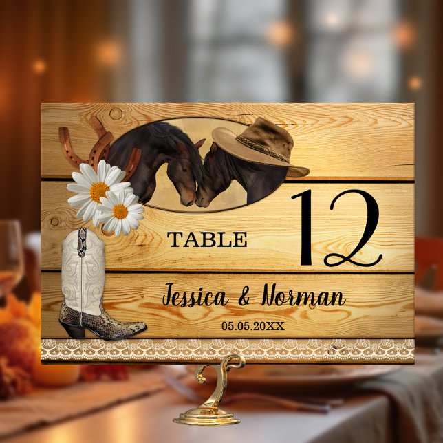 Rustic Land och Westernt Bordsnummer-kort Bordsnummer (Wedding table number card with a country and western theme, featuring two horses on rustic wood)