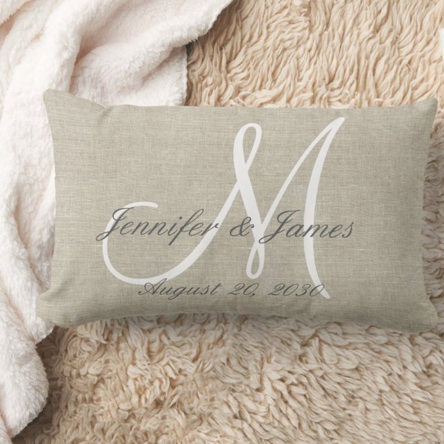Rustic Linen Look with White Monogram Lumbarkudde (Skapare uppladdad)