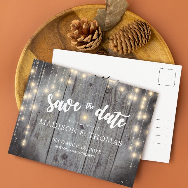 Rustic Ljus Wood Bröllop spara datum Meddelande Vykort (Rustic Lights Wood Wedding Save The Date Announcement Postcard)