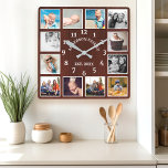 Rustic Mahogany Wood Farmhouse 12 Photo Collage Fyrkantig Klocka<br><div class="desc">Rustic Mahogany Barn Wood Farmhouse 12 Photo Collage Square Wall Clock. Namn-år i stora,  vackra,  vita vintagar av trä av  med personlig har fastställt väggdäcksklockan. Träplattan i perfekt land letar efter ett hem eller ett kök.</div>