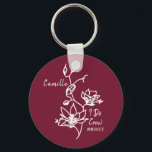 Rustic Marcela I Do Crew Bridesmaid Brudens sida Nyckelring<br><div class="desc">Botanisk blommigt mot Rustic marsala burgundy färg är en utmärkt bridesi gåva till brudens sida. Anpassa enkelt med namn och vilket händelsemedatum du vill ha. Gift keepsaké för bachelorette-partiet,  brudens sida,  maid of honor med mera.</div>