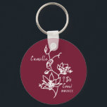 Rustic Marcela I Do Crew Bridesmaid Brudens sida Nyckelring<br><div class="desc">Botanisk blommigt mot Rustic marsala burgundy färg är en utmärkt bridesi gåva till brudens sida. Anpassa enkelt med namn och vilket händelsemedatum du vill ha. Gift keepsaké för bachelorette-partiet,  brudens sida,  maid of honor med mera.</div>
